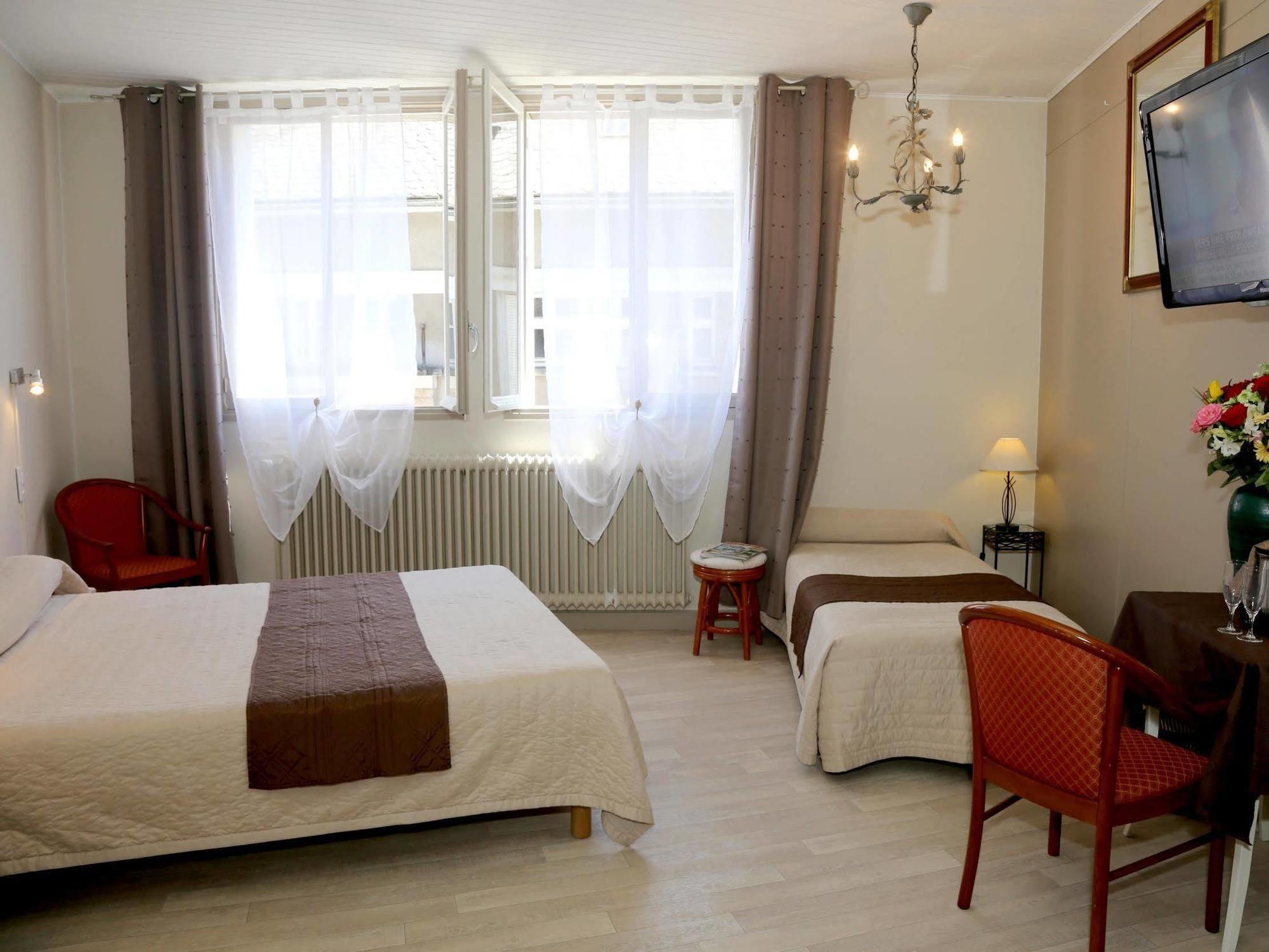 Logis L'ecu De France Hotel 3*
