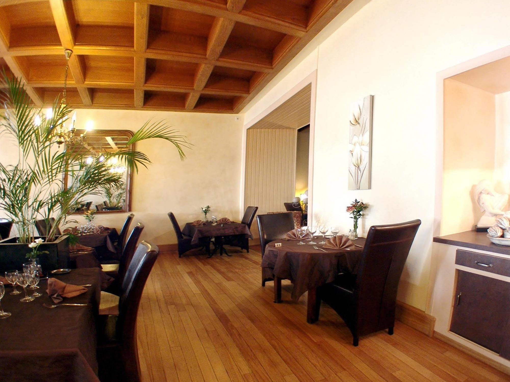 Logis L'ecu De France Hotel 3*